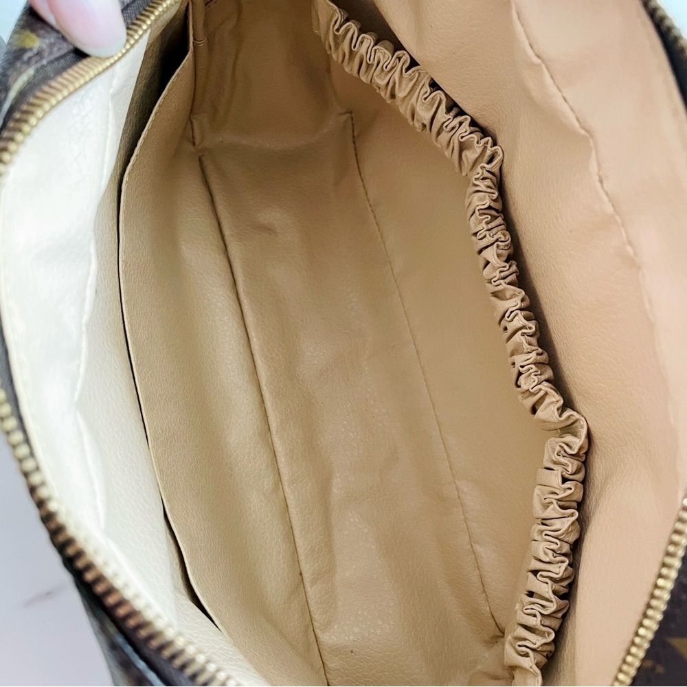 LV Monogram Handpainted  Crossbody 🫦 - Picture 6 of 13